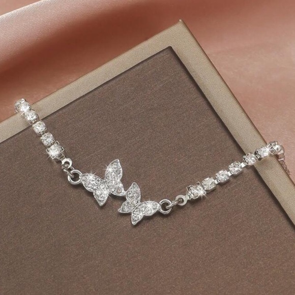 2/$10 NEW! Rhinestone Butterfly Decor Bracelet Boho Summer Cute Trendy Anklet - Picture 3 of 4
